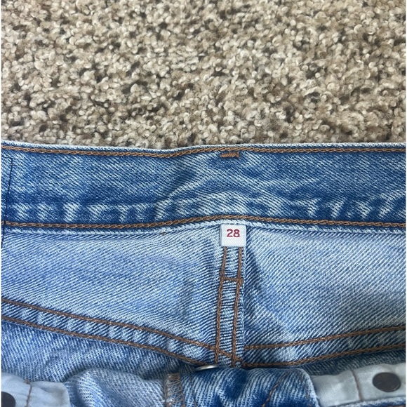 Levi’s 501 Denim Mid Rise Skirt Size 28 Light Blue Wash - Picture 4 of 6